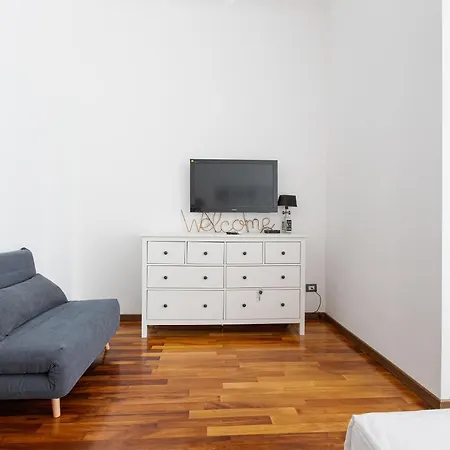 Cosy Nearby Piazza Insubria! Book Now! Apartment *