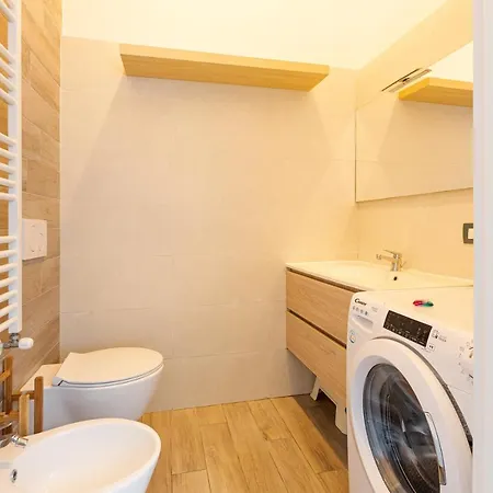 Guesthost - Cosy Close To Piazza Insubria 아파트
